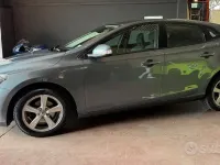 Usata Volvo V40 Business Edition 120 CV (88 kW) 2018 Grigio Berlina
