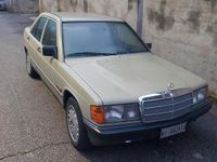 Usata Mercedes 190 122 CV (89 kW) 1983 Verde Berlina