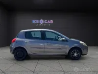 Usado Renault Clio II 75 CV (55 kW) 2009 Gris Berlina