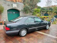 Usata Mercedes E200 Elegance 136 CV (100 kW) 1996 Nero Berlina