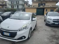 Usata Peugeot 208 Allure 82 CV (60 kW) 2015 Bianco Utilitaria