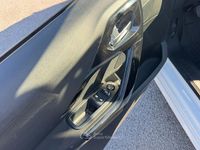 Usata Peugeot 208 Active 68 CV (50 kW) 2013 Bianco Utilitaria