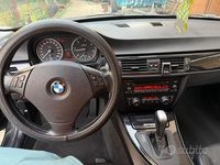 Usata BMW 318 143 CV (105 kW) 2011 Nero Station wagon