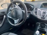 Usata Ford Fiesta 82 CV (60 kW) 2009 Grigio Utilitaria