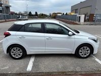 Usata Hyundai i20 Comfort 84 CV (61 kW) 2017 Bianco Berlina
