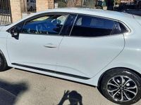 Usata Renault Clio V Techno 101 CV (74 kW) 2024 Grigio Berlina