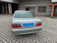 Usata Mercedes E200 Elegance 186 CV (136 kW) 2001 Grigio Berlina
