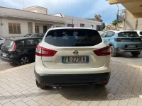 Usata Nissan Qashqai Tekna 131 CV (96 kW) 2016 Bianco SUV
