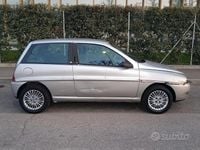 Usata Lancia Ypsilon 60 CV (44 kW) 2001 Grigio Utilitaria