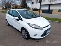 Usata Ford Fiesta 60 CV (44 kW) 2012 Bianco Utilitaria