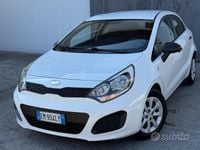 Usata Kia Rio 75 CV (55 kW) 2012 Grigio Berlina