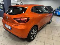 Usata Renault Clio V Intens 67 CV (49 kW) 2023 Arancione Berlina