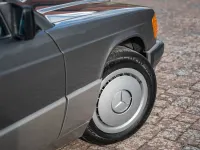 Usata Mercedes 190 90 CV (66 kW) 1990 Grigio Berlina