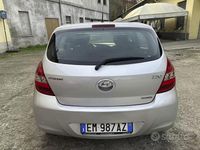 Usata Hyundai i20 Edition 75 CV (55 kW) 2012 Grigio Utilitaria
