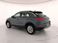 Usata VW T-Roc Life 116 CV (85 kW) 2025 Petroleum blue metallizzato nero SUV