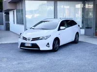Usata Toyota Auris Hybrid 99 CV (72 kW) 2015 Bianco Station wagon