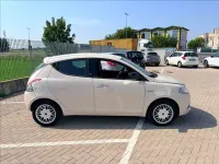 Usata Lancia Ypsilon Silver 69 CV (50 kW) 2016 Beige Utilitaria