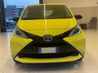 Usata Toyota Aygo 69 CV (50 kW) 2017 Giallo Utilitaria