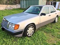 Usata Mercedes E200 136 CV (100 kW) 1993 Argento Berlina