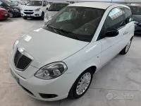 Usata Lancia Ypsilon 69 CV (50 kW) 2012 Bianco Utilitaria