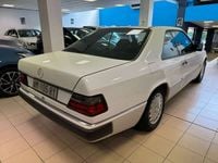 Usata Mercedes E200 118 CV (86 kW) 1992 Bianco Coupé