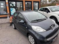 Usata Peugeot 107 68 CV (50 kW) 2011 Grigio Utilitaria