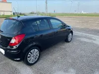 Usata Opel Corsa Edition 95 CV (69 kW) 2011 Nero Utilitaria