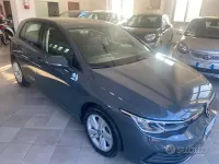Usata VW Golf VIII Life 116 CV (85 kW) 2022 Grigio Berlina