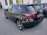 Begagnad Peugeot 308 Allure 120 HK (88 kW) 2018 Svart Sedan