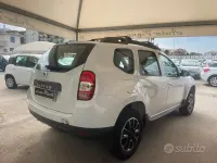 Usata Dacia Duster Lauréate 90 CV (66 kW) 2016 Bianco SUV
