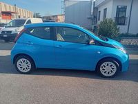 Usata Toyota Aygo Connect Style 72 CV (52 kW) 2020 Blu Utilitaria
