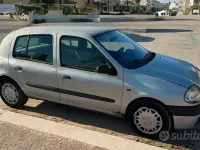 Usata Renault Clio II 64 CV (47 kW) 1999 Grigio Berlina
