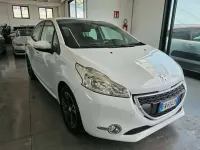 Usata Peugeot 208 Active 82 CV (60 kW) 2014 Bianco Utilitaria
