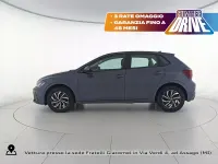Usata VW Polo Life 80 CV (58 kW) 2024 5w smoky grey metallizzato Utilitaria
