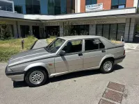 Usata Alfa Romeo 75 148 CV (108 kW) 1990 Grigio Berlina