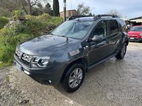 Usata Dacia Duster Lauréate 110 CV (80 kW) 2015 Grigio SUV