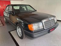 Usata Mercedes E200 122 CV (89 kW) 1989 Nero Berlina