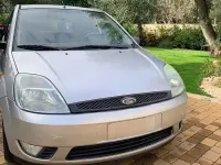 Usata Ford Fiesta 49 CV (36 kW) 2005 Grigio Utilitaria
