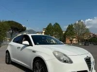 Usata Alfa Romeo Giulietta Distinctive 105 CV (77 kW) 2011 Bianco Utilitaria