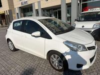 Usata Toyota Yaris 90 CV (66 kW) 2013 Bianco Utilitaria