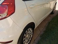 Usata Ford Fiesta 80 CV (58 kW) 2015 Bianco Utilitaria