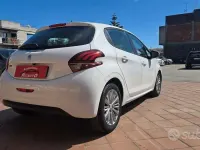 Usata Peugeot 208 Allure 75 CV (55 kW) 2018 Bianco Utilitaria