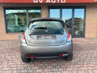 Usata Lancia Ypsilon Silver 69 CV (50 kW) 2016 Grigio Utilitaria