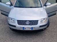 Usata VW Passat 101 CV (74 kW) 2001 Grigio Berlina
