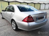 Usata Mercedes C220 Elegance 150 CV (110 kW) 2004 Grigio Berlina
