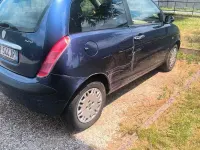 Usata Lancia Ypsilon 69 CV (50 kW) 2004 Bluazzurro Utilitaria