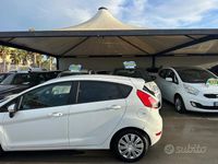 Usata Ford Fiesta 75 CV (55 kW) 2013 Bianco Berlina