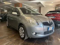 Usata Toyota Yaris Sol 69 CV (50 kW) 2007 Grigio Utilitaria