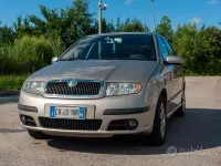 Usata Skoda Fabia Ambiente 75 CV (55 kW) 2005 Oro Berlina