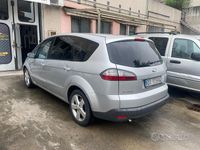 Begagnad Ford S-MAX Titanium 140 HK (102 kW) 2009 Grå Minibuss